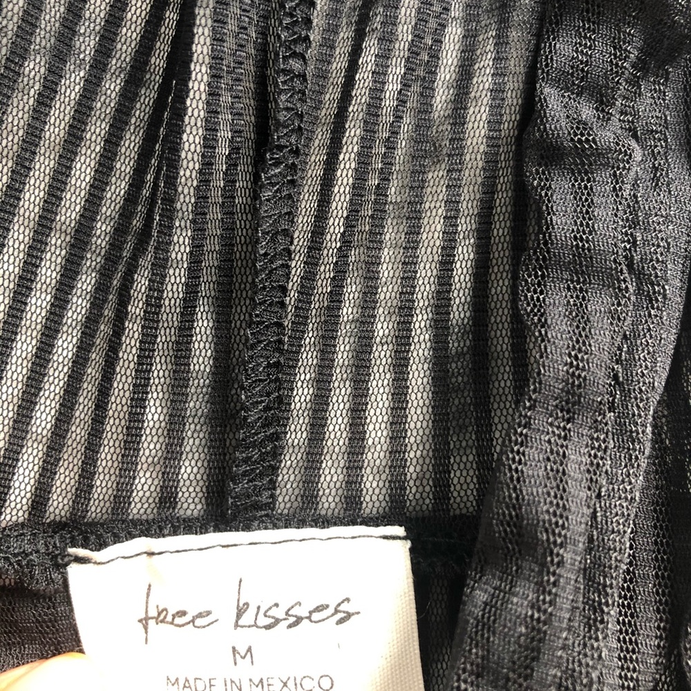 Free Kisses Beach cover up hoodie - Picture 3 of 3